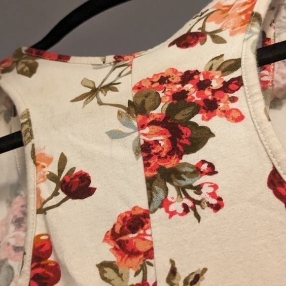 Summer Chic: Red & White Floral Tank Mini Dress (by, Ambiance) Size Small - Picture 11 of 11